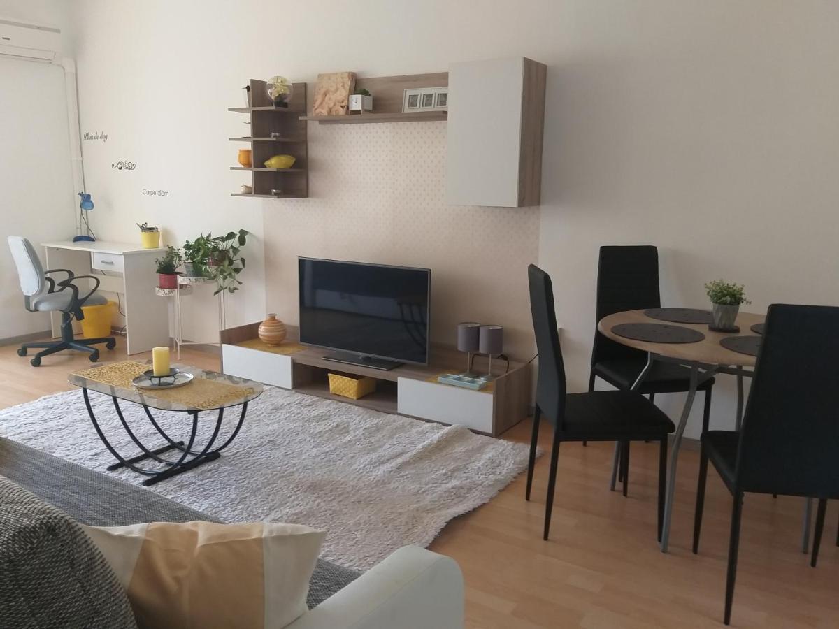 Simon Apartman Tiszafured Exterior photo